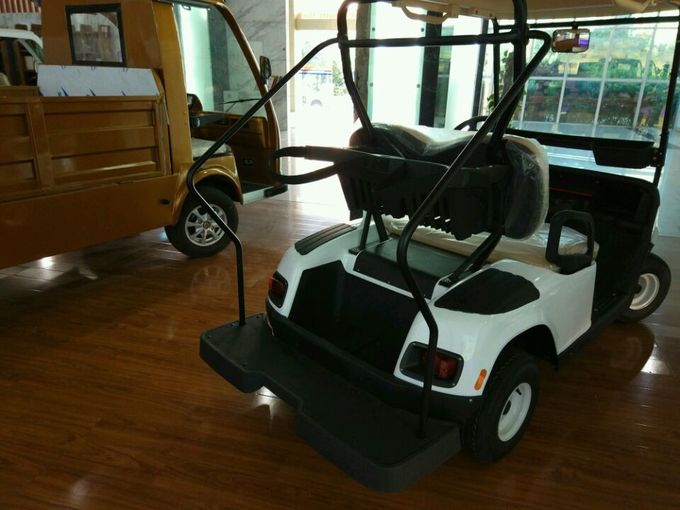 Holiday Resort 2 Seater Electric Golf Carts 80-100km Range 8~10h Recharge Time